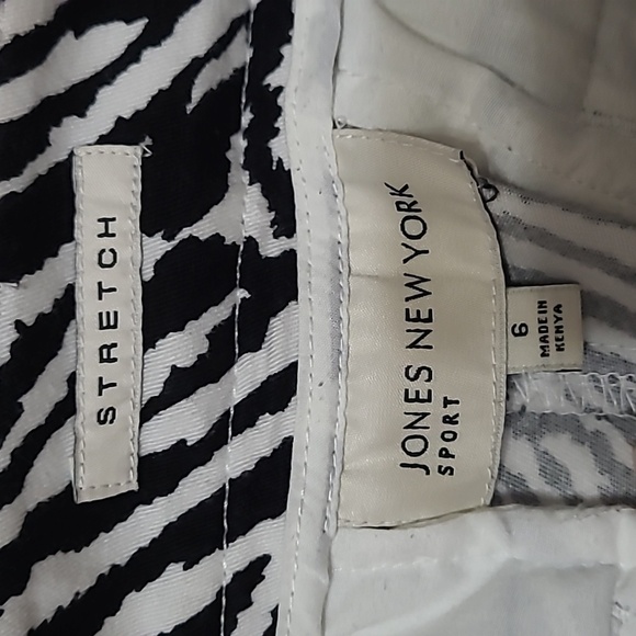 Jones New York Sport women's zebra print shorts size 6 - Picture 3 of 8